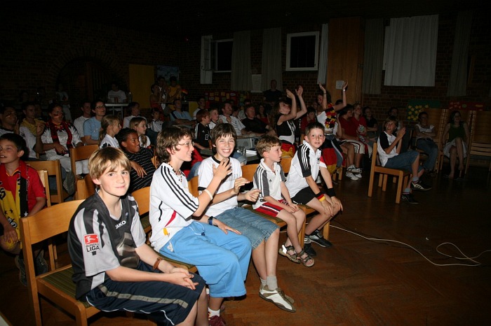 700.... images/2006-06-14.wm-uebertragung/90x90/2006-06-14.wm-uebertragung_0277--uwe-renner.jpg.... reg: .*\.(gif|jpg)$, images/2006-06-14.wm-uebertragung/ | URLMidRes: 700x500/2006-06-14.wm-uebertragung_0277--uwe-renner.jpg, |  - Klicken für das nächste Bild!