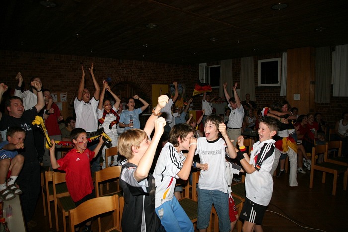 700.... images/2006-06-14.wm-uebertragung/90x90/2006-06-14.wm-uebertragung_0283--uwe-renner.jpg.... reg: .*\.(gif|jpg)$, images/2006-06-14.wm-uebertragung/ | URLMidRes: 700x500/2006-06-14.wm-uebertragung_0283--uwe-renner.jpg, |  - Klicken für das nächste Bild!